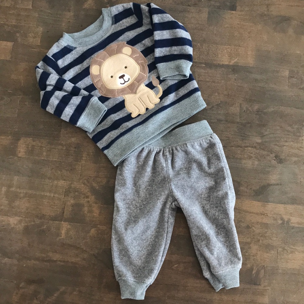 Carter’s fleece 2 piece outfit - baby boy 6months